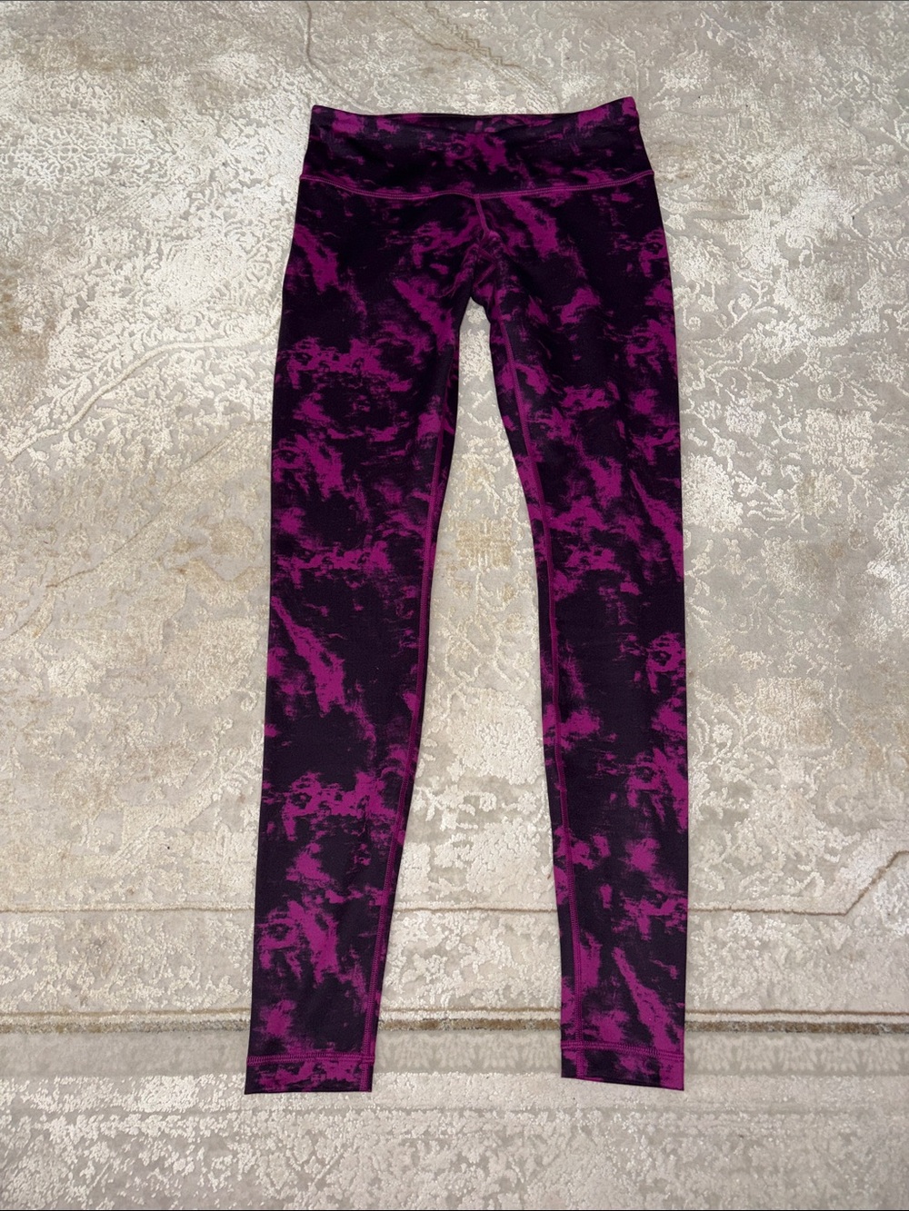 Lululemon black and magenta Wunder Under leggings
